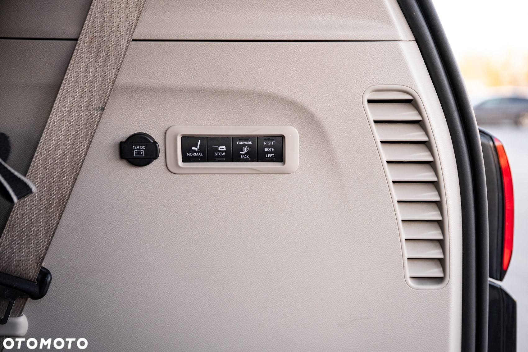 Chrysler Pacifica - 14