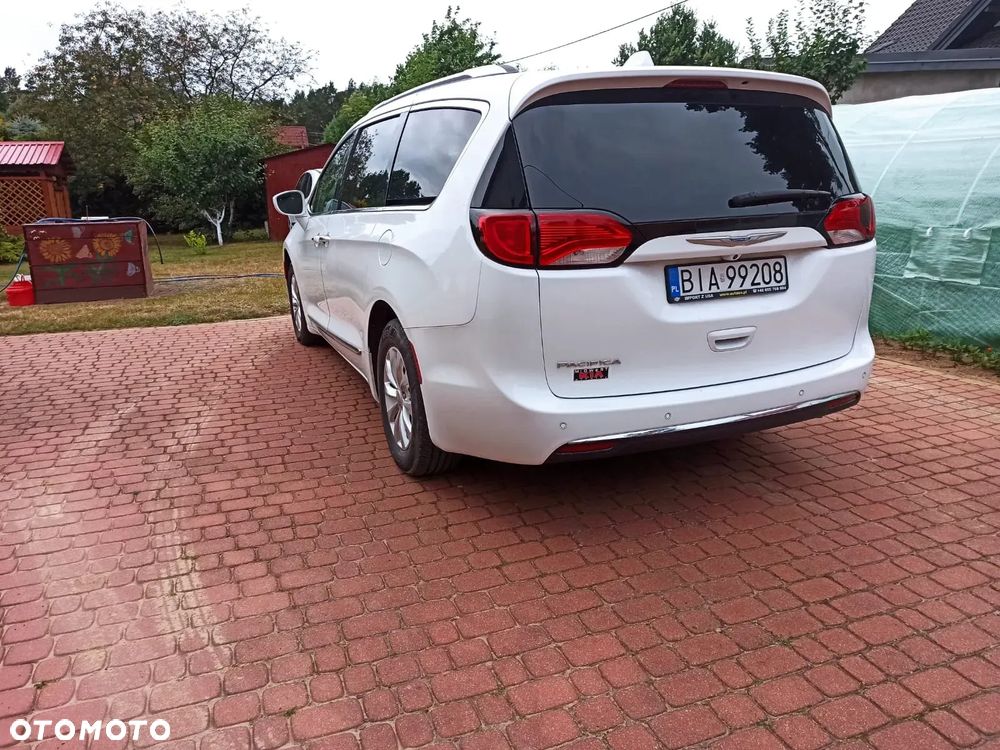 Chrysler Pacifica - 8