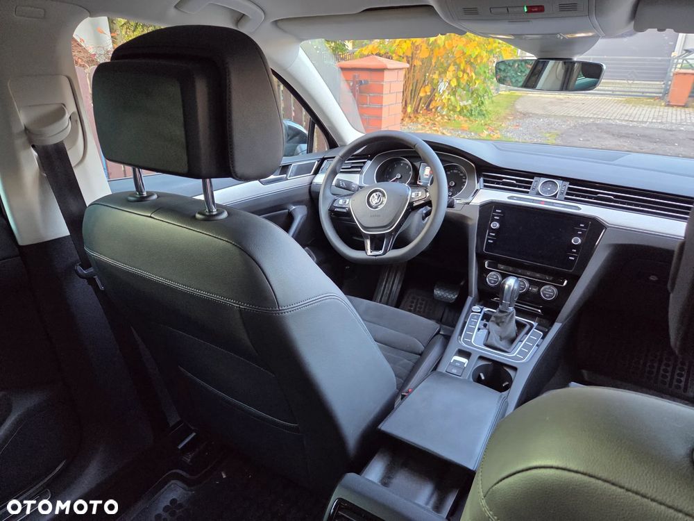 Volkswagen Passat Variant 1.5 TSI EVO Highline DSG - 25