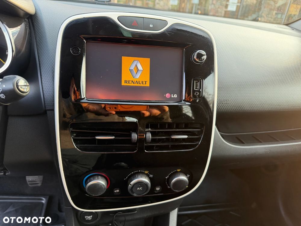 Renault Clio 1.2 16V 75 Life - 13