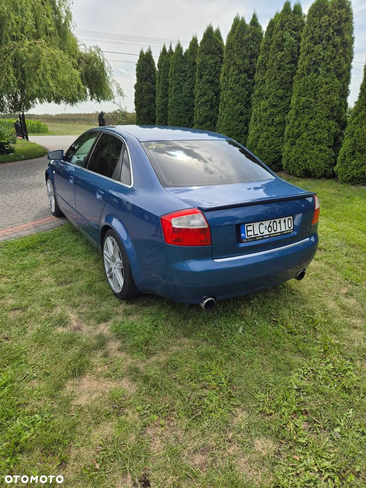 Audi A4 Limousine - 8
