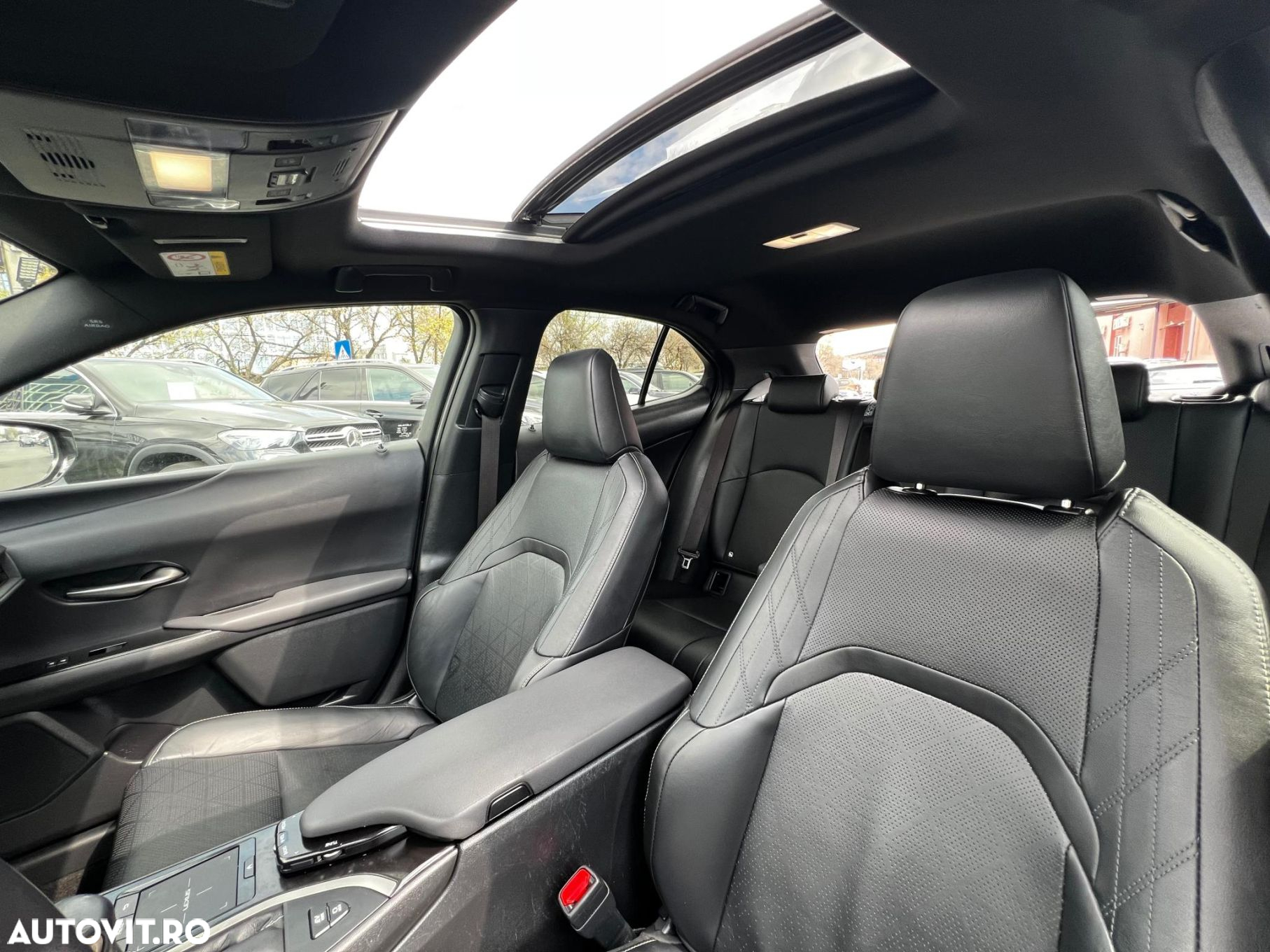 Lexus UX 250h Executive Line - 8