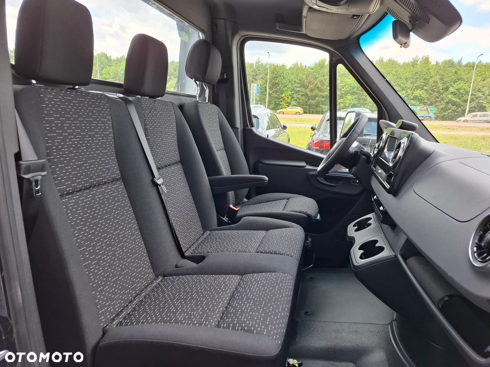 Mercedes-Benz Sprinter - 24