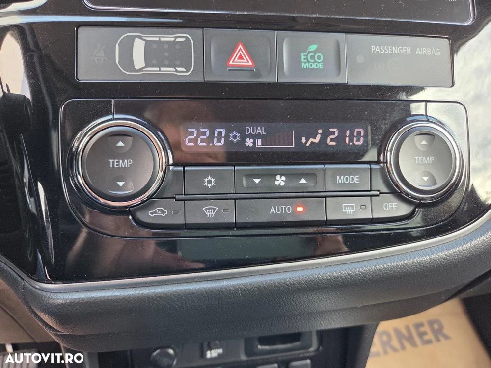 Mitsubishi Outlander 2.0 4WD Plug-In Hybrid - 30