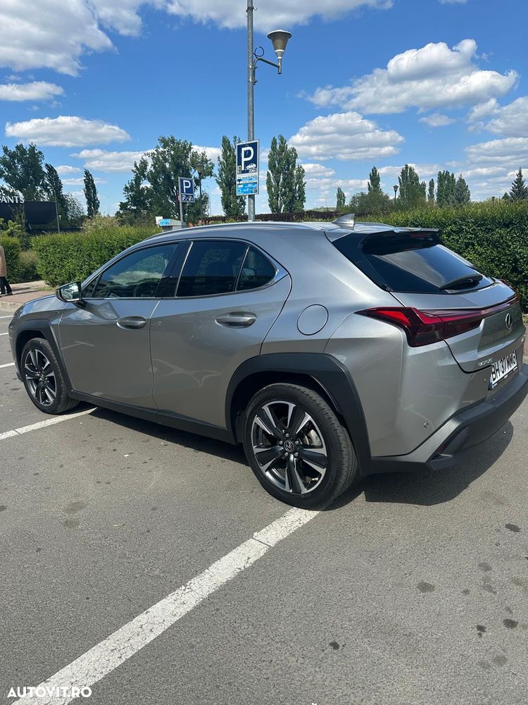 Lexus UX 300h Executive Line - 4