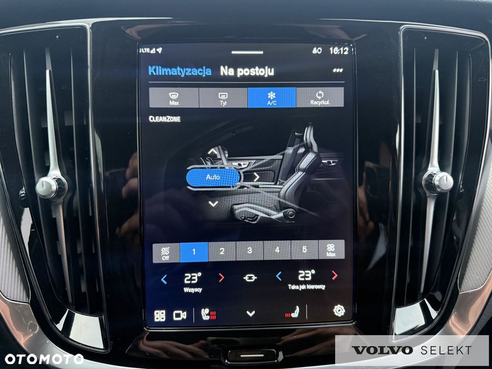 Volvo V60 Cross Country - 24
