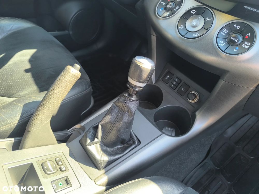 Toyota RAV4 2.0 VVT-i Sol - 17