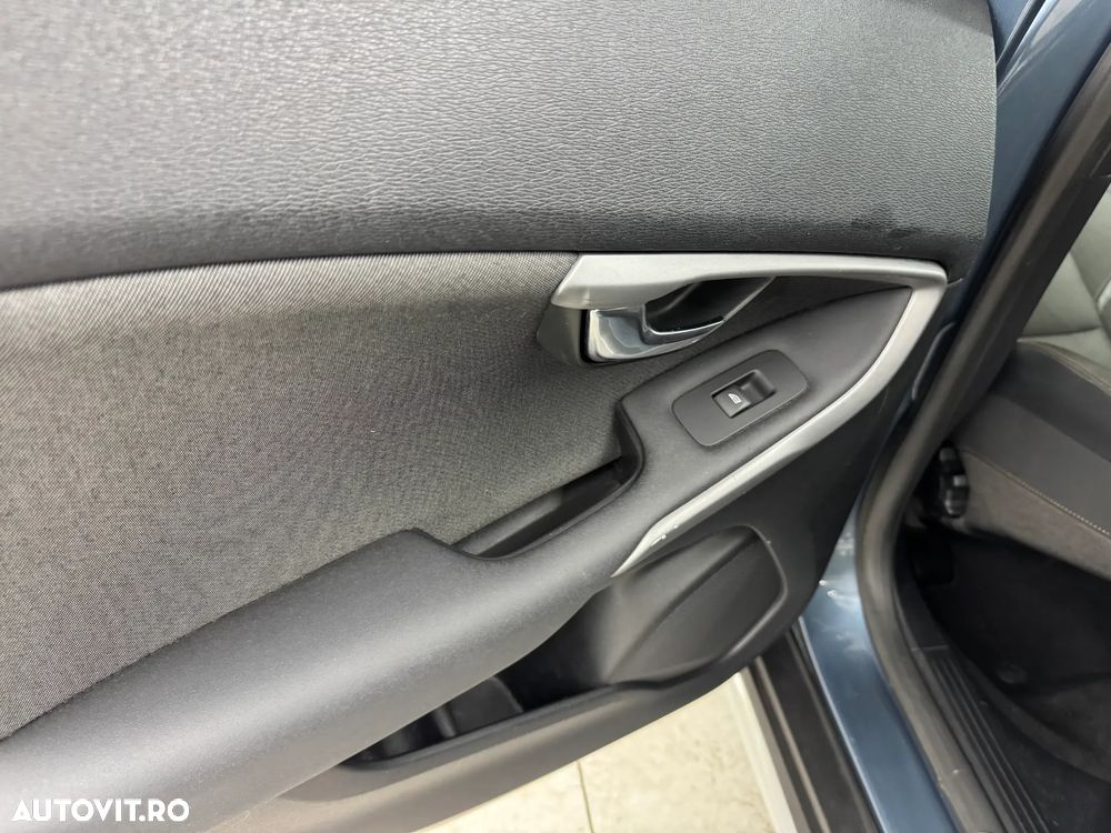 Volvo V40 D3 Geartronic Momentum - 25