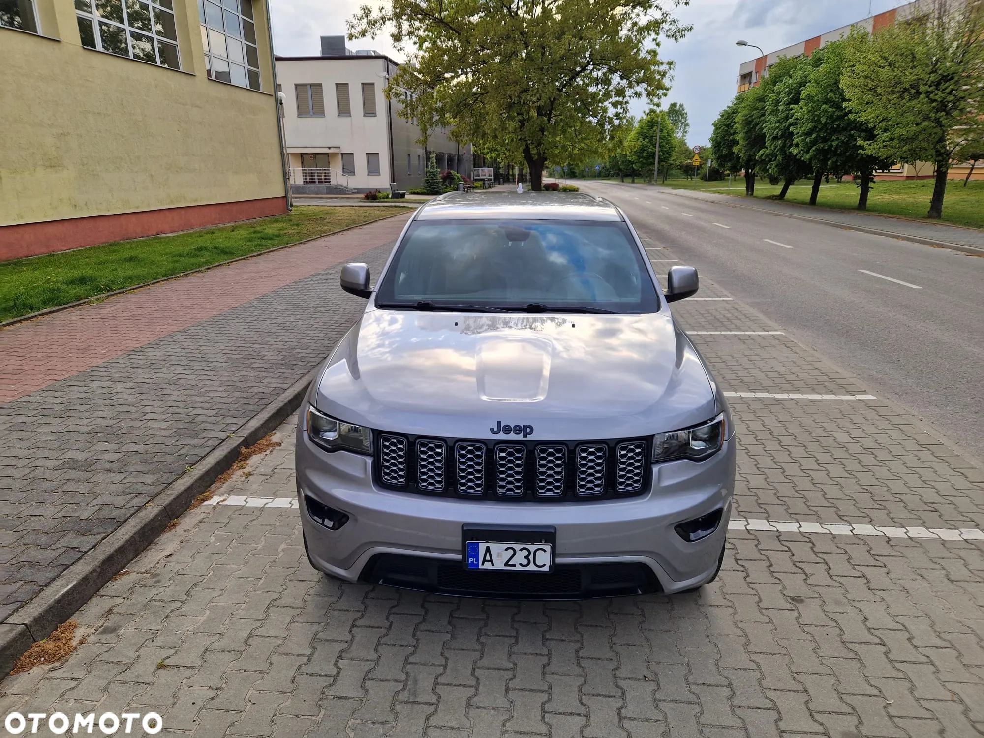 Jeep Grand Cherokee - 15