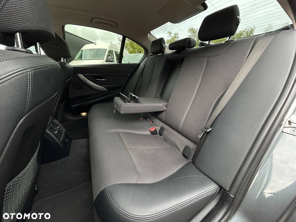 BMW Seria 3 320d xDrive Sport Line Shadow - 18