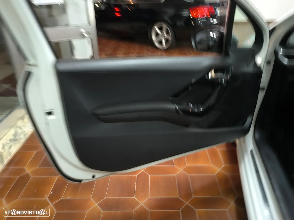 Peugeot 208 1.6 BlueHDi Allure - 6