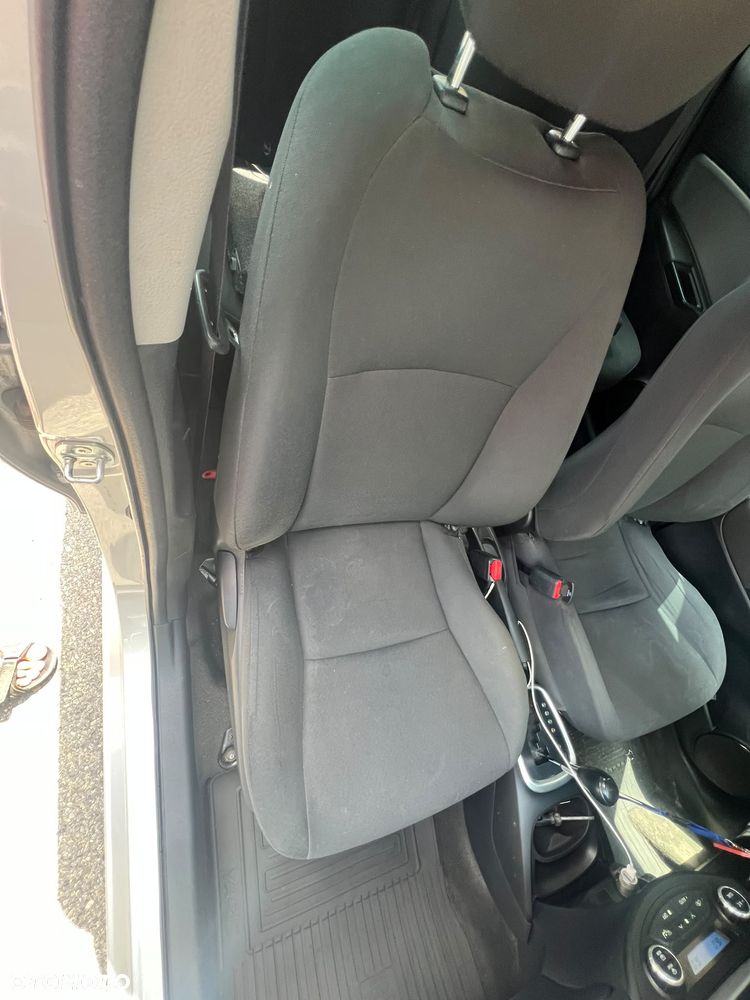 Toyota Yaris Hybrid 100 Premium - 5