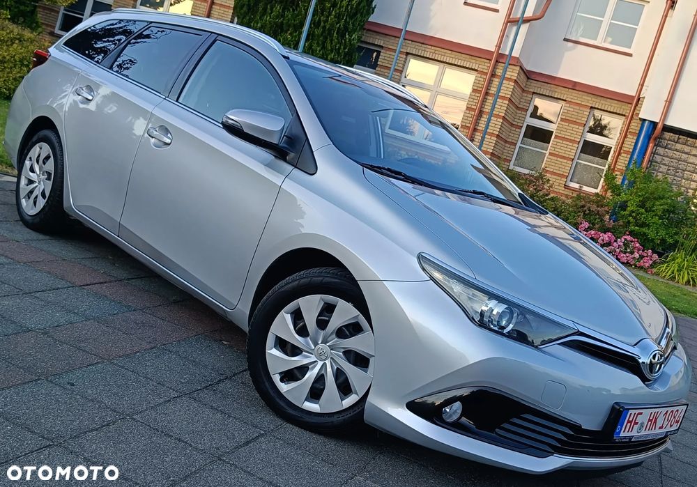Toyota Auris 1.6 D-4D Executive - 10