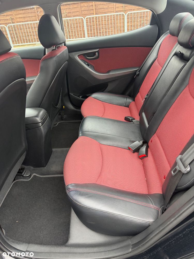 Hyundai Elantra 1.6 Comfort - 8