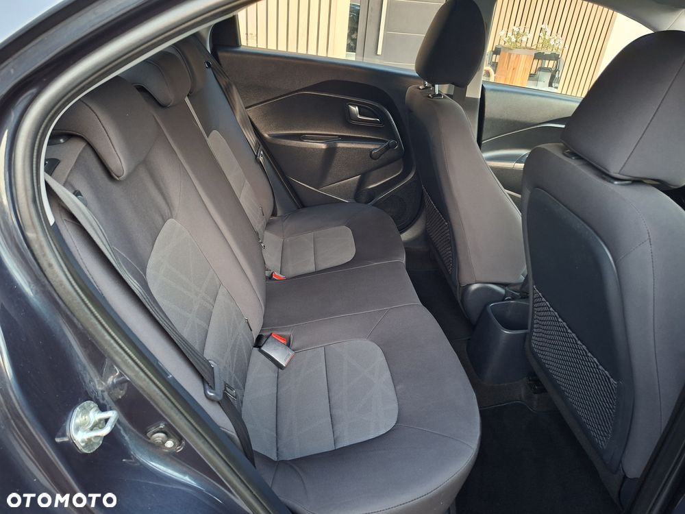 Kia Rio - 12
