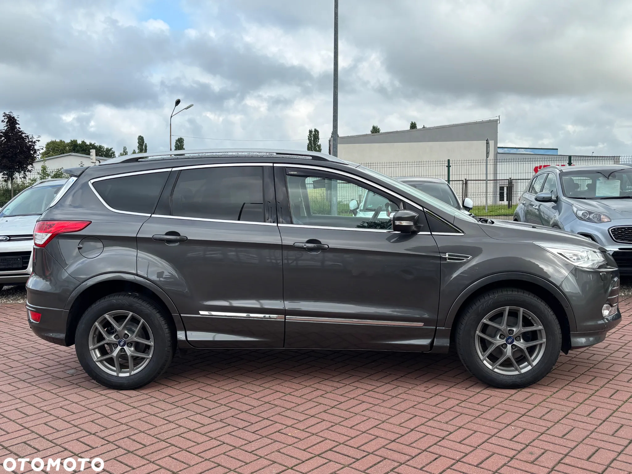 Ford Kuga 1.5 EcoBoost 2x4 Titanium - 12