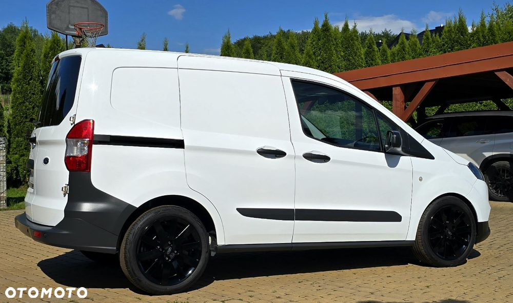 Ford Transit Courier - 10