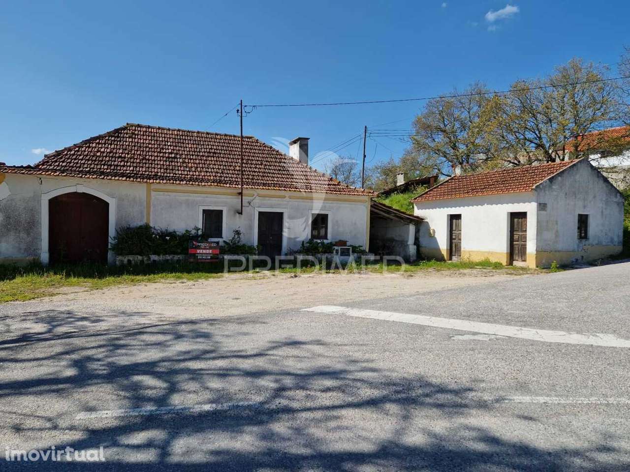 Moradia para restauro junto ao castelo de Ourém - Grande imagem: 2/5