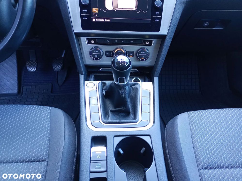 Volkswagen Passat 1.4 TSI BMT Trendline - 10
