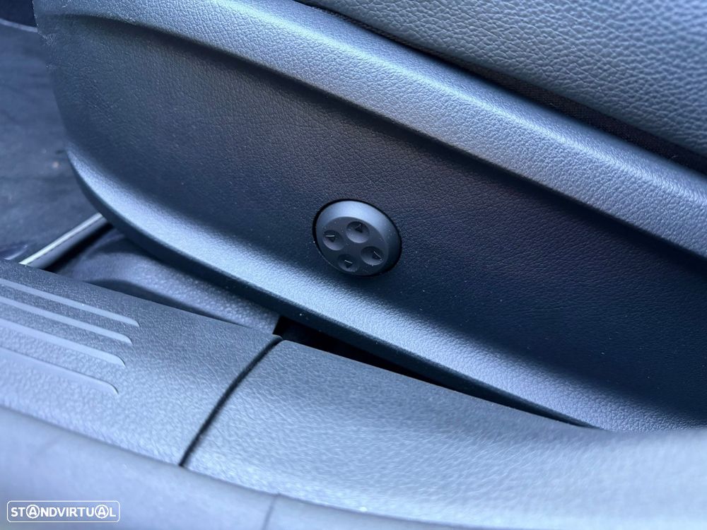 Mercedes-Benz CLA 250 e Shooting Brake AMG Line - 18