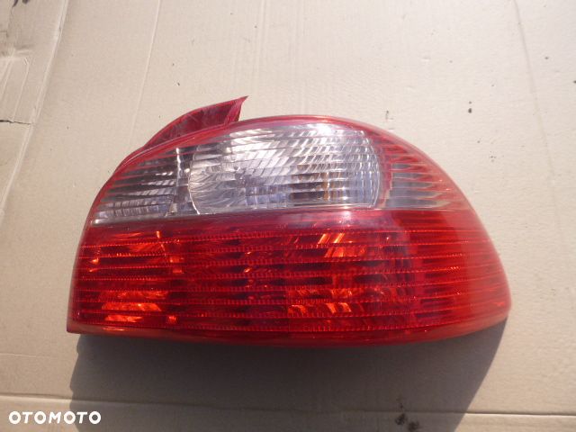 LAMPA PRAWY TYŁ PRAWA TYLNA TOYOTA AVENSIS I T22 SEDAN - 13
