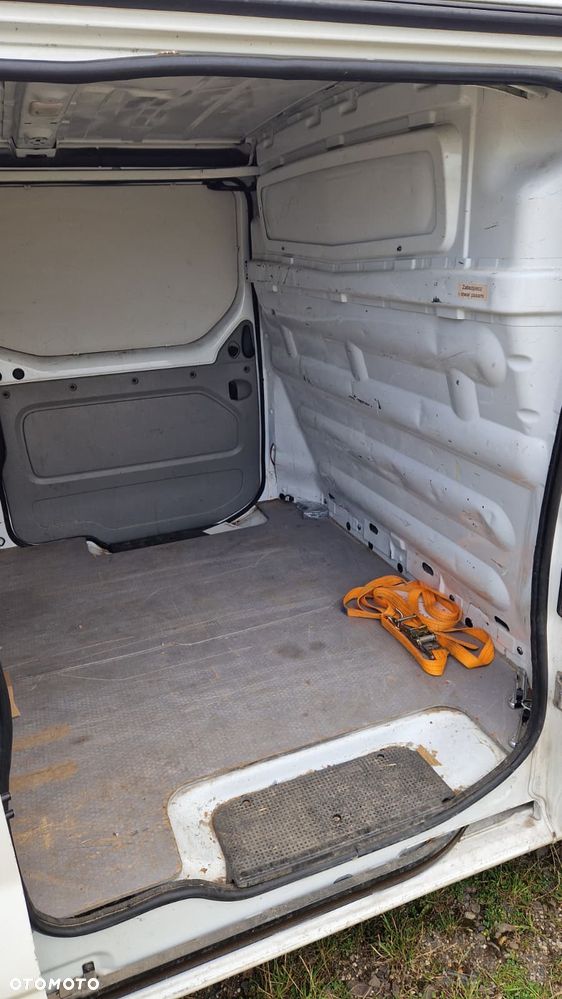 Opel Vivaro L2H1 2.9t Essentia - 12