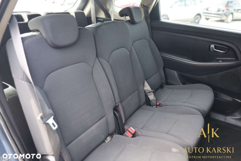 Kia Carens - 38