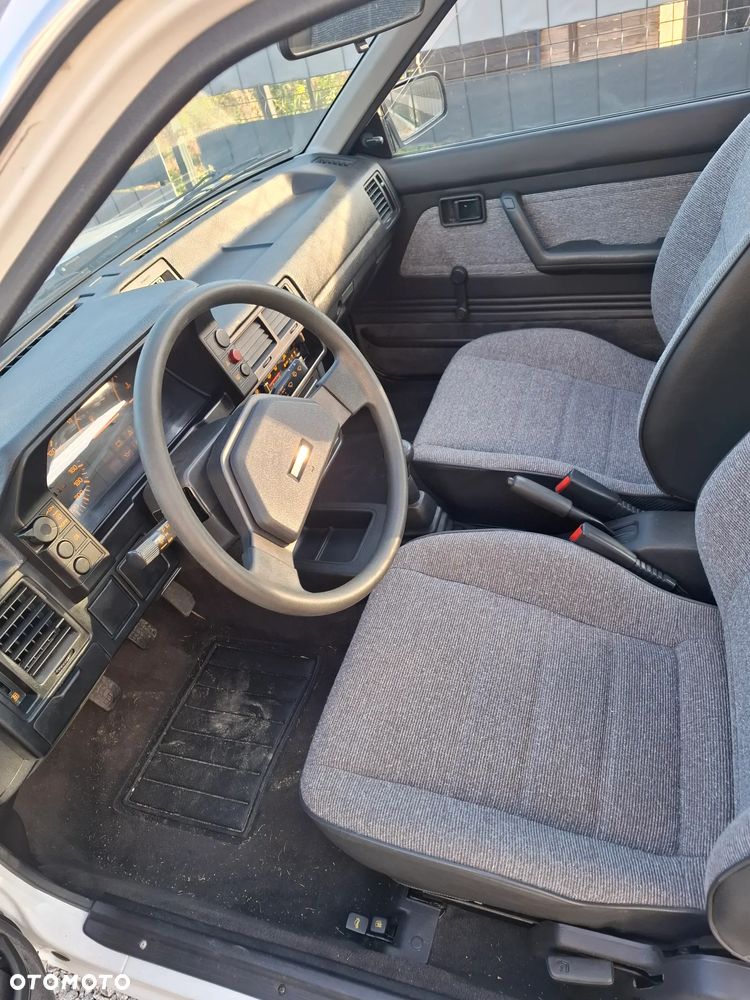 Mazda 323 - 17