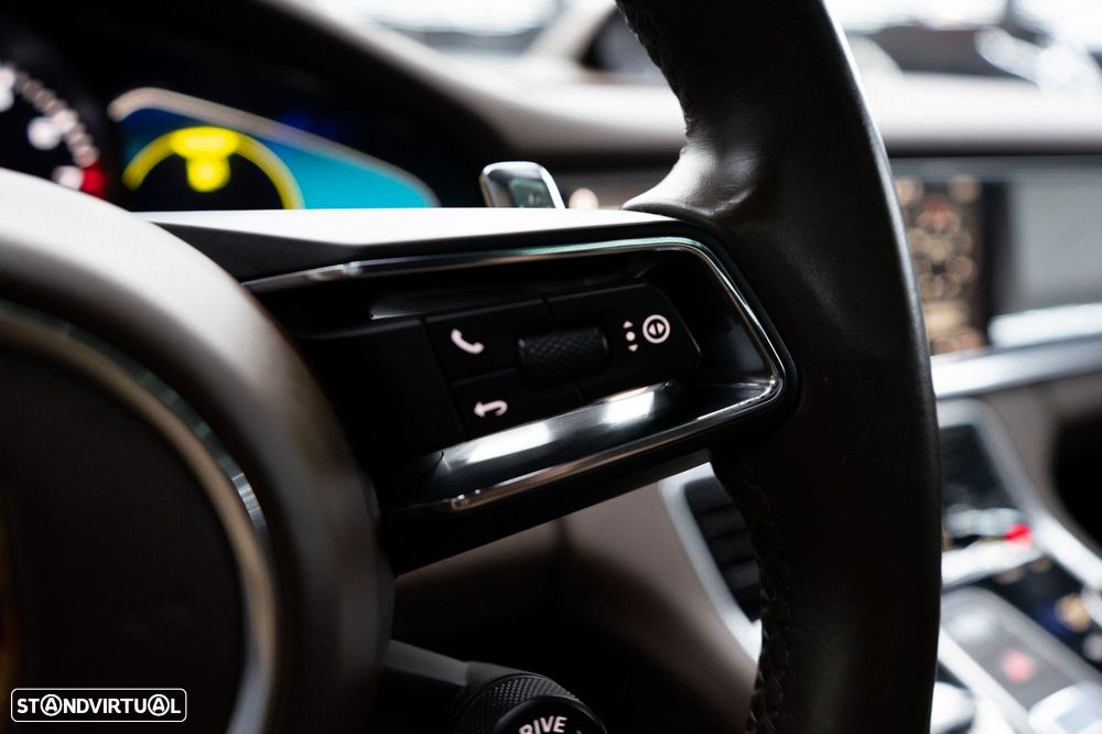 Porsche Panamera Sport Turismo 4 E-Hybrid - 45