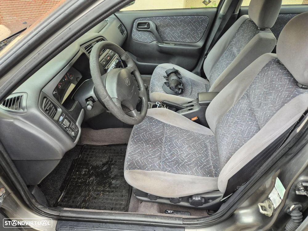 Nissan Primera Sedan 1.6 GX AC - 6