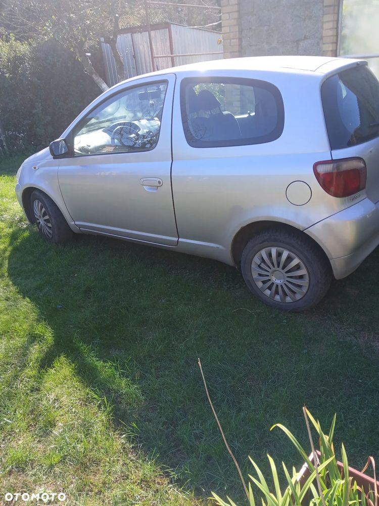 Toyota Yaris 2002 photo 2