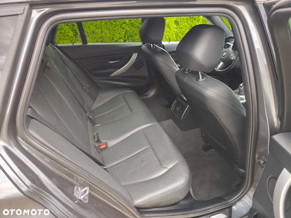 BMW Seria 3 320d xDrive Sport Line - 27