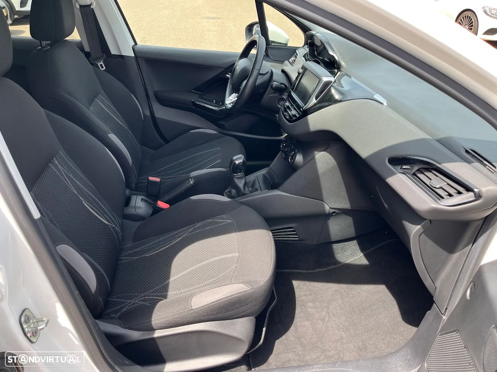 Peugeot 208 1.4 HDi Allure - 15