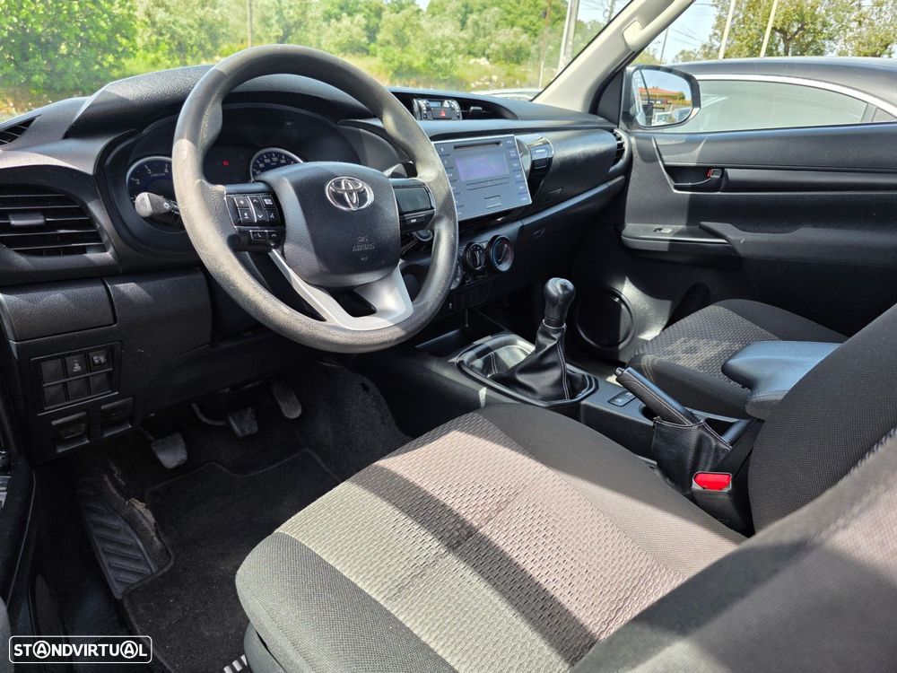 Toyota Hilux 2.4 D-4D 2WD CD CM 3L - 13