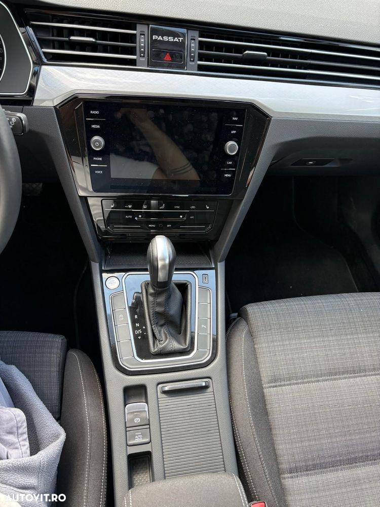 Volkswagen Passat - 21