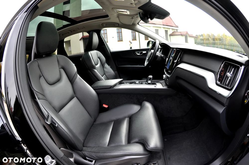 Volvo XC 60 B4 B Plus Dark - 31