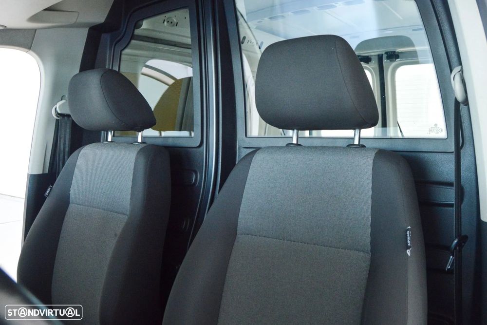 VW Caddy 2.0 TDi BlueMotion 2L - 43