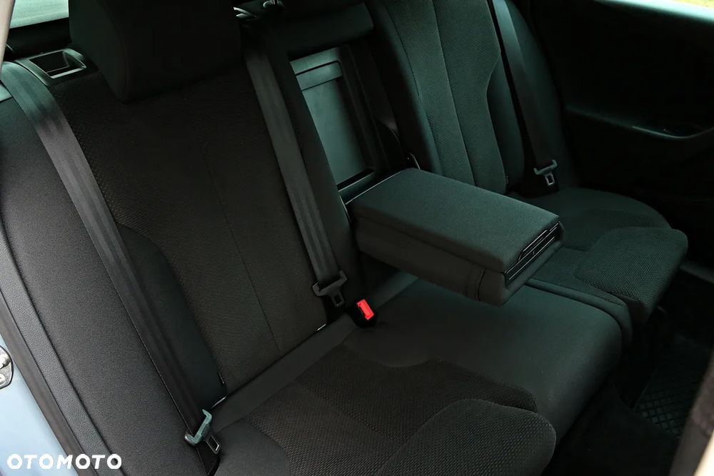 Volkswagen Passat Variant 1.9 TDI Individual Chrom dunkel - 9