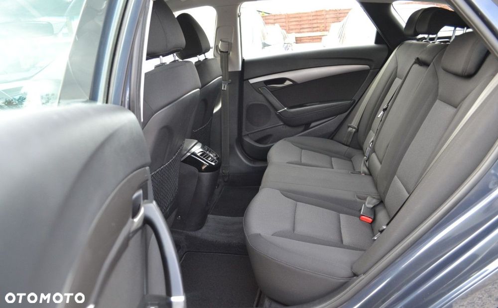 Hyundai i40 Kombi blue 1.6 Trend - 9