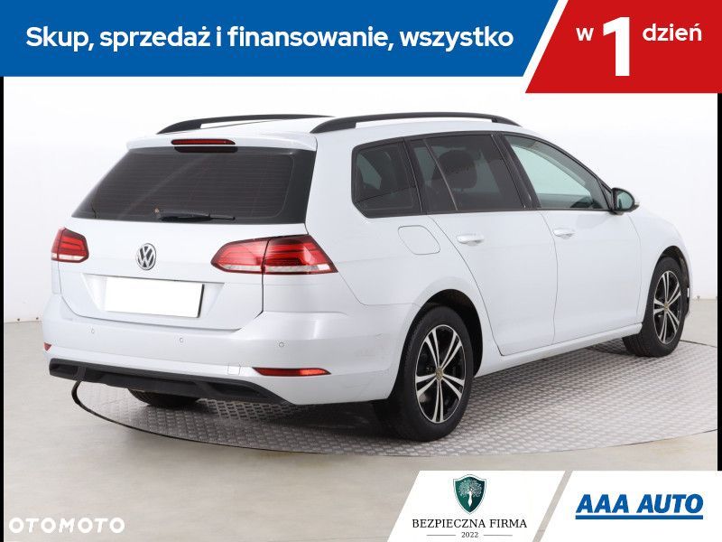 Volkswagen Golf - 6