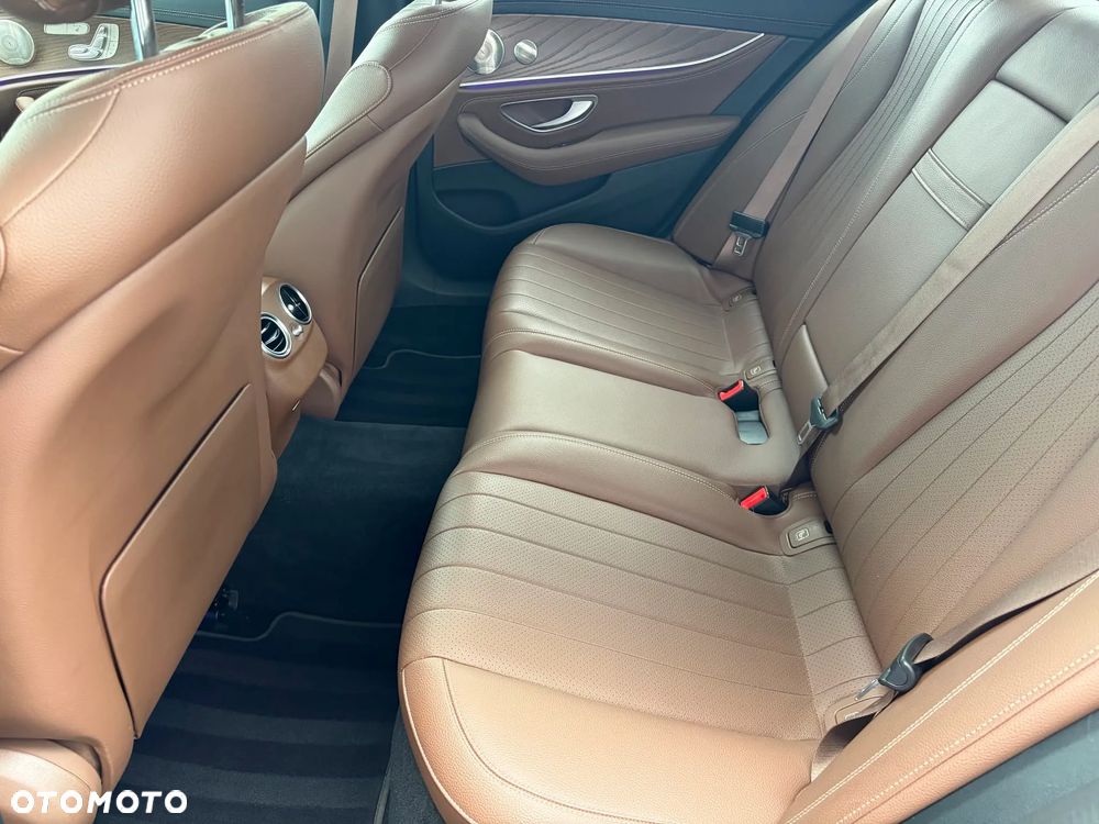 Mercedes-Benz Klasa E 220 d 4-Matic Exclusive - 15