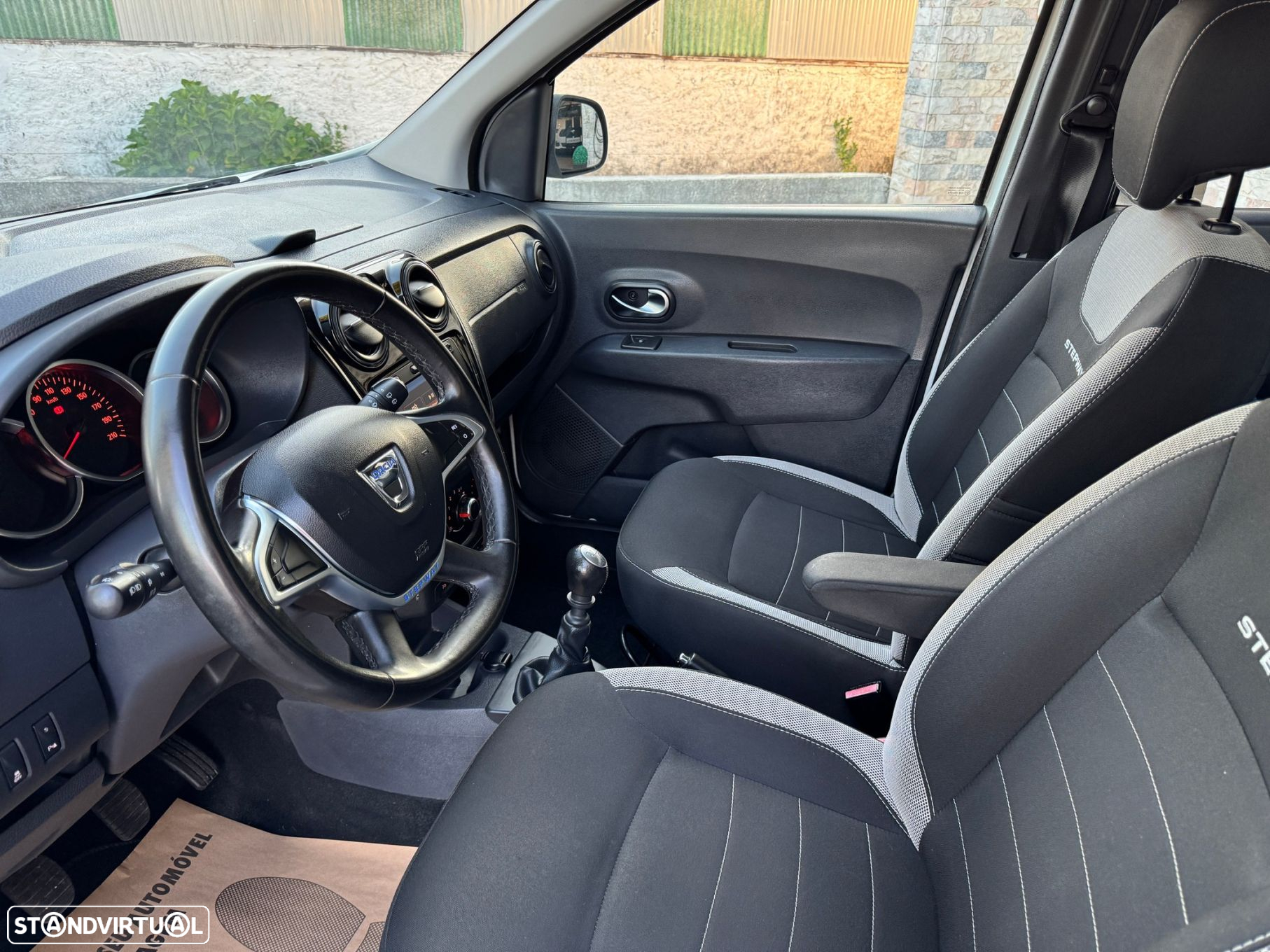 Dacia Lodgy 1.5 Blue dCi Stepway 7L - 15