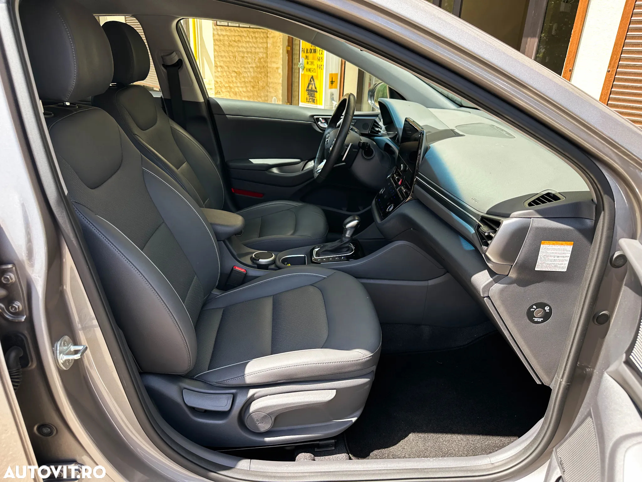Hyundai IONIQ Plug-In Hybrid 1.6 141CP Exclusive - 29