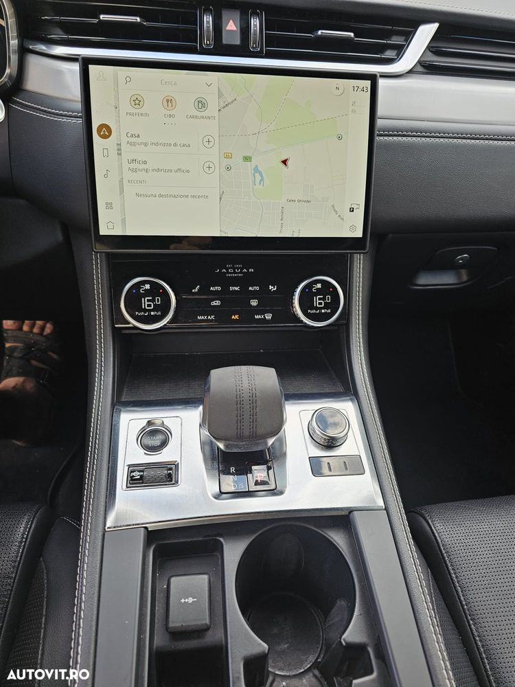 Jaguar F-Pace - 7