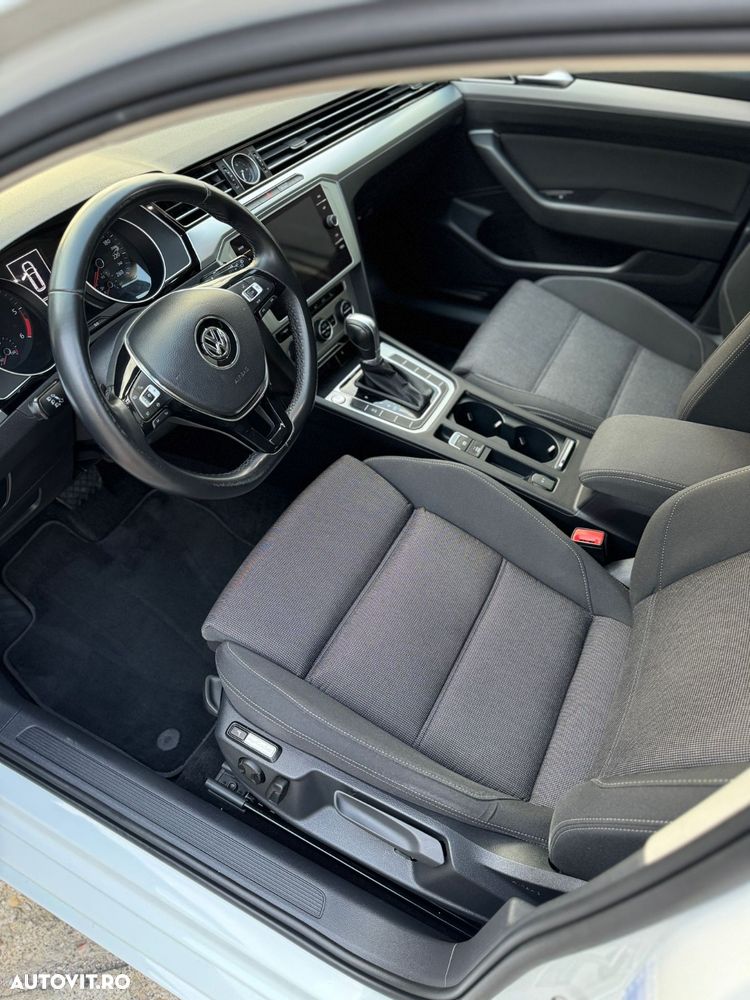 Volkswagen Passat 2.0 TDI SCR DSG (BlueM Tech) Comfortline - 14