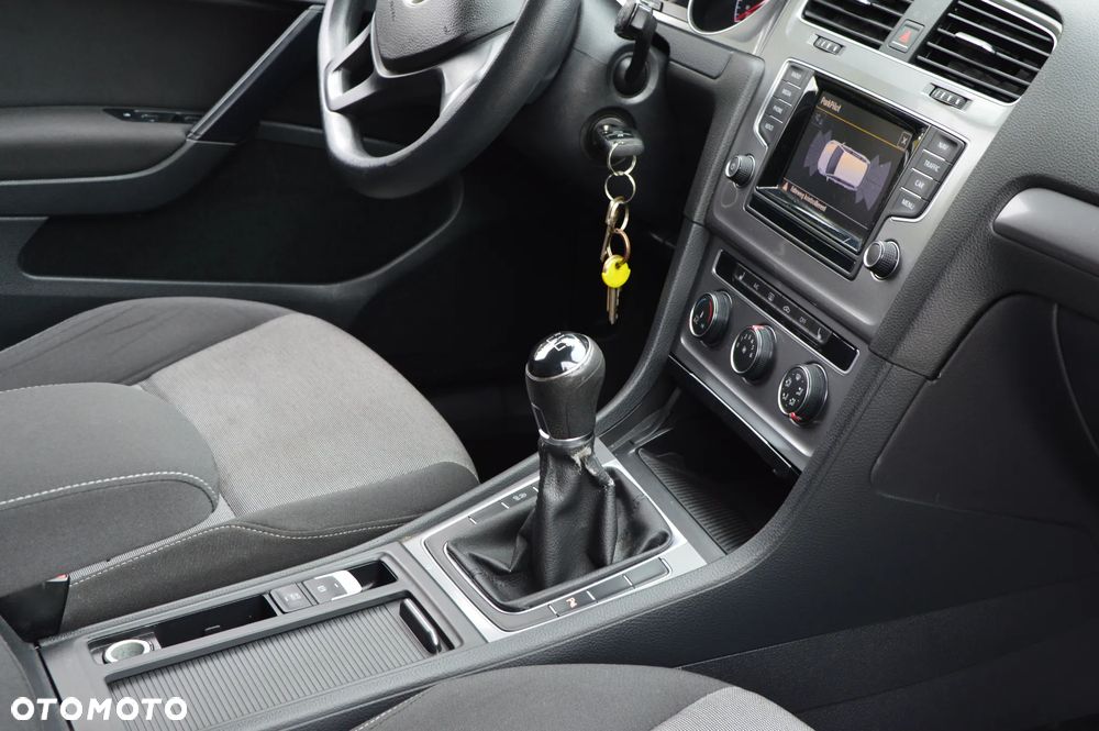 Volkswagen Golf 1.6 TDI BlueMotion Technology Comfortline - 16