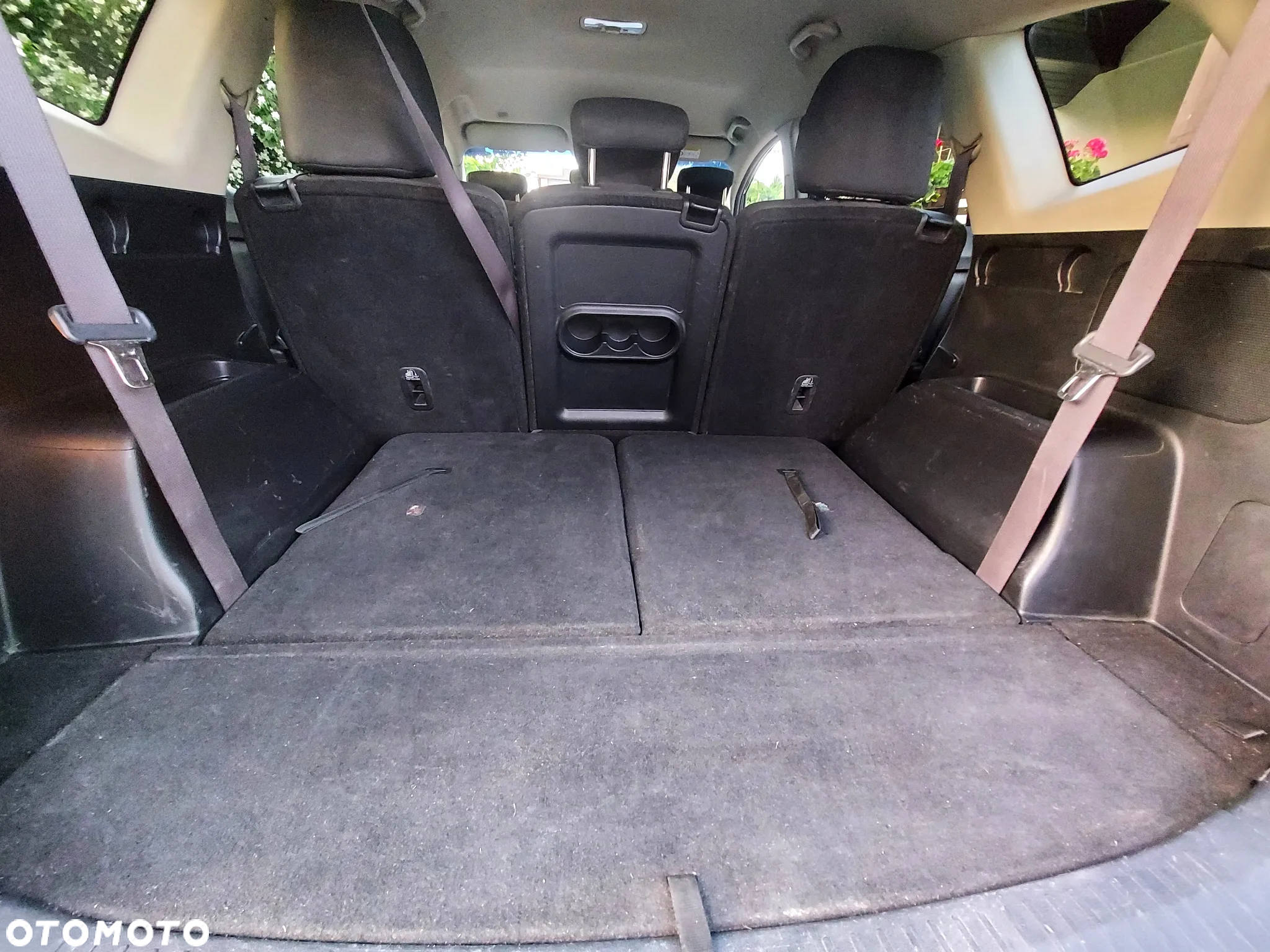 Kia Carens - 8