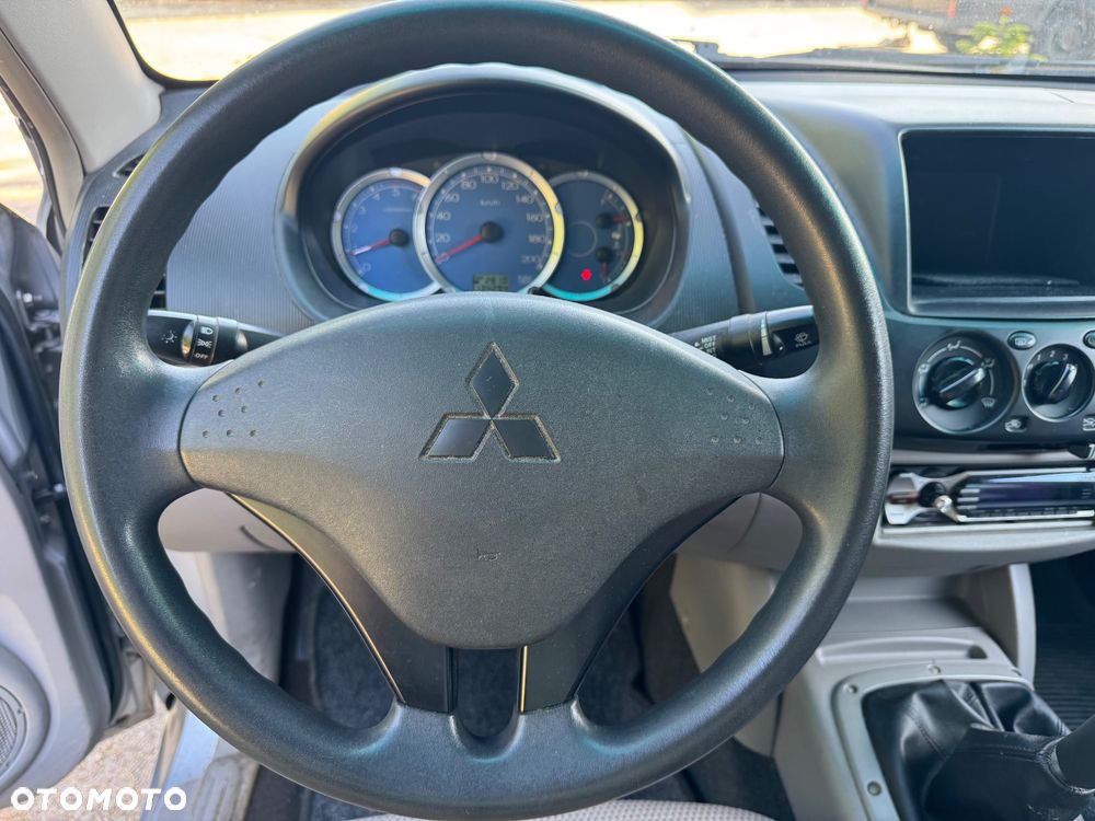 Mitsubishi L200 2.5 DID Intense + - 31