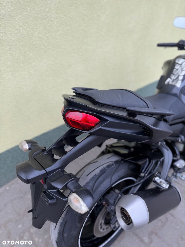 Yamaha FZ8 - 11