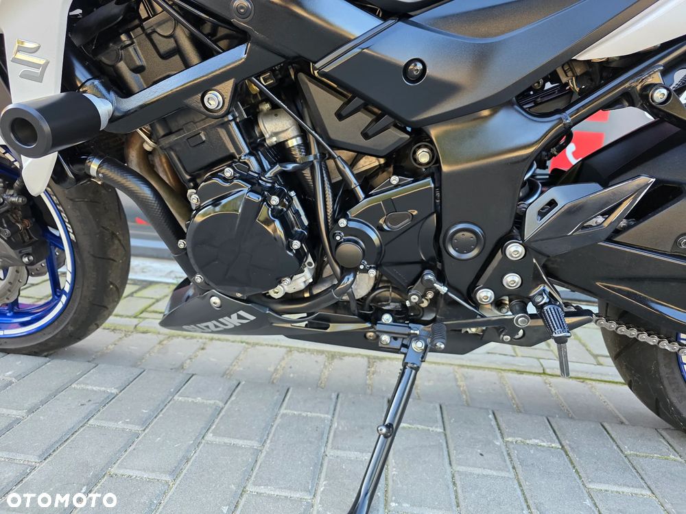 Suzuki GSX - 11